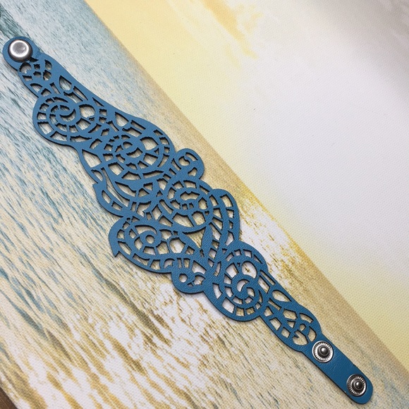 Hollow Laser Cut Blue Bracelet - Picture 4 of 8